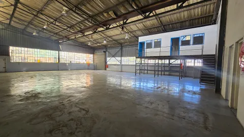 27 Buwbes Rd, Sebenza has a 650m² Warehouse Available To Let (3)